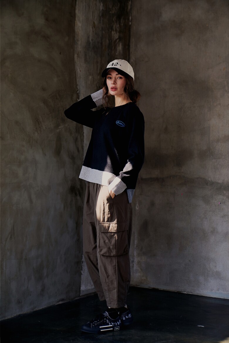 긴팔 티셔츠 모델 착용 이미지-S2L16