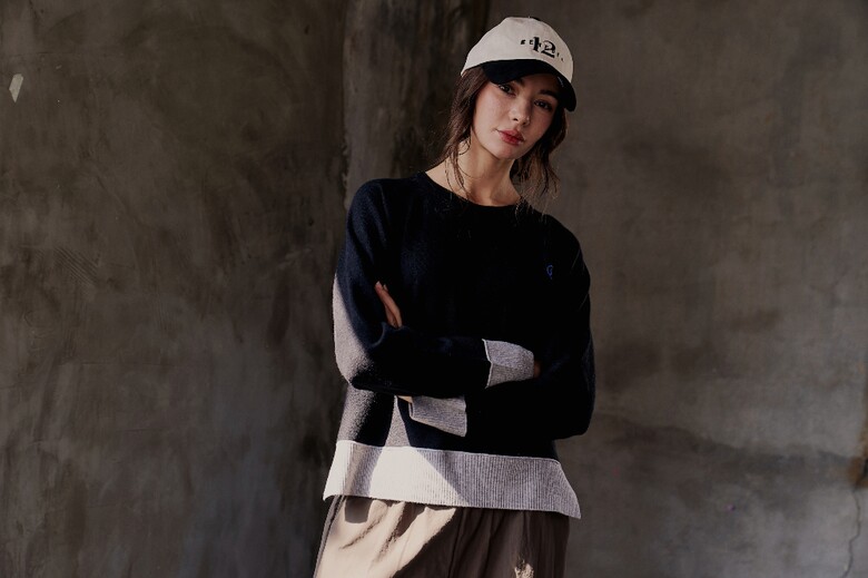 긴팔 티셔츠 모델 착용 이미지-S2L6