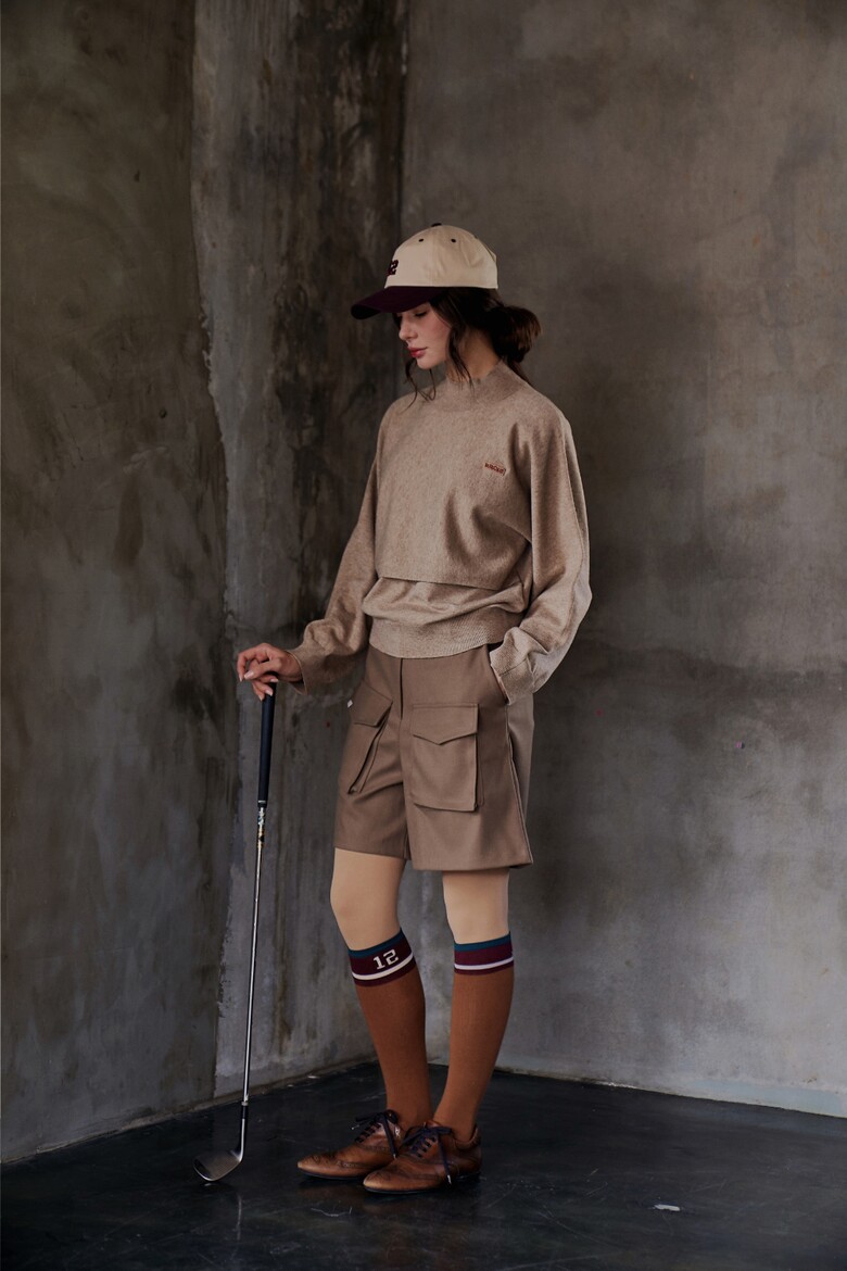 긴팔 티셔츠 모델 착용 이미지-S1L8