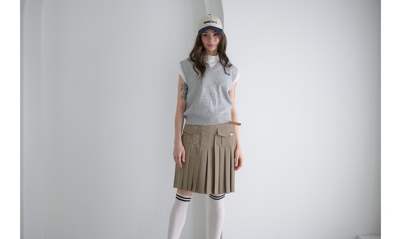 민소매 모델 착용 이미지-S1L8