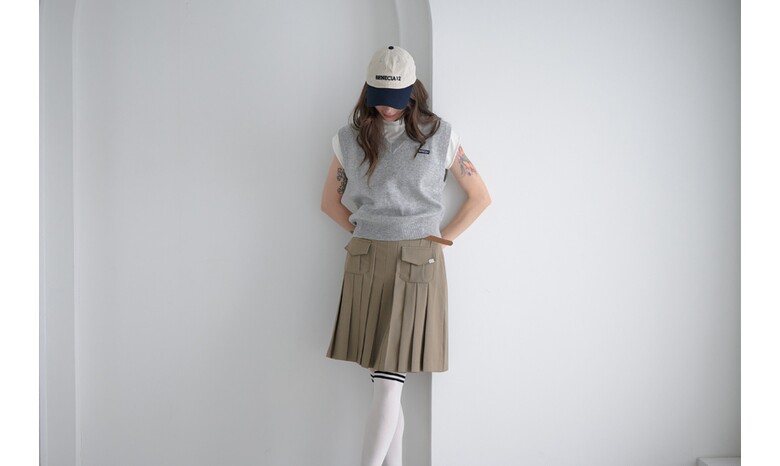 민소매 모델 착용 이미지-S1L5