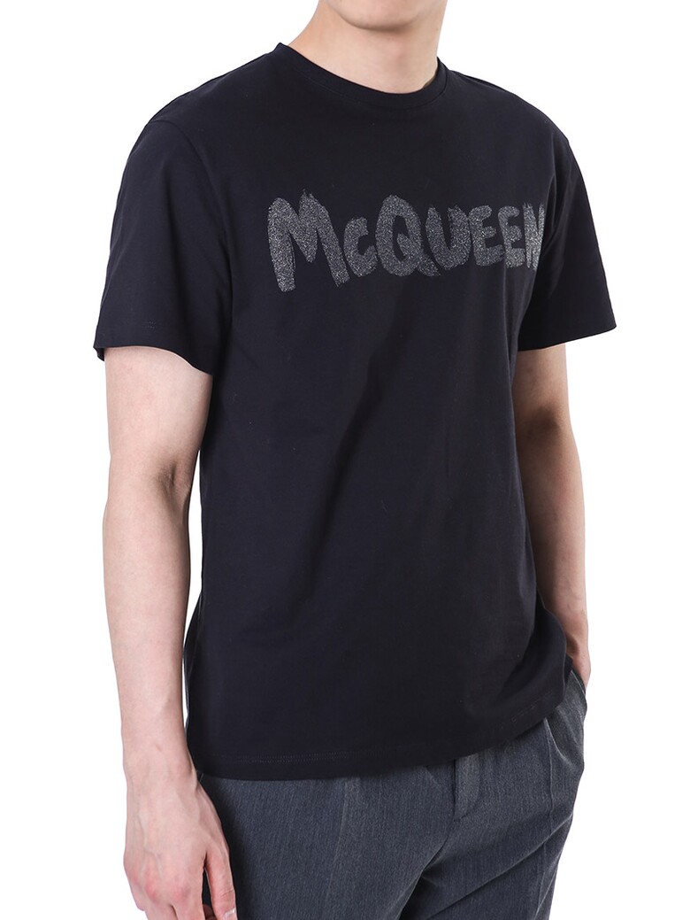 반팔 티셔츠 정면 스타일컷