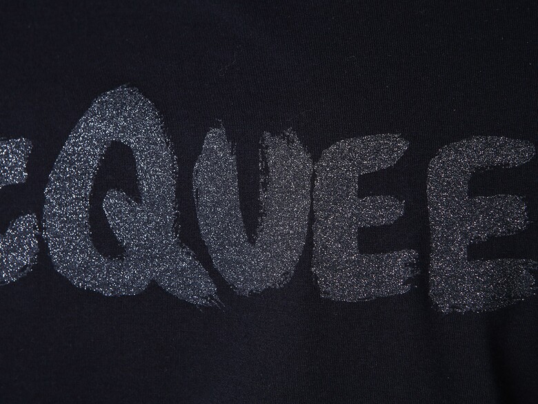 반팔 티셔츠 측면 실루엣컷