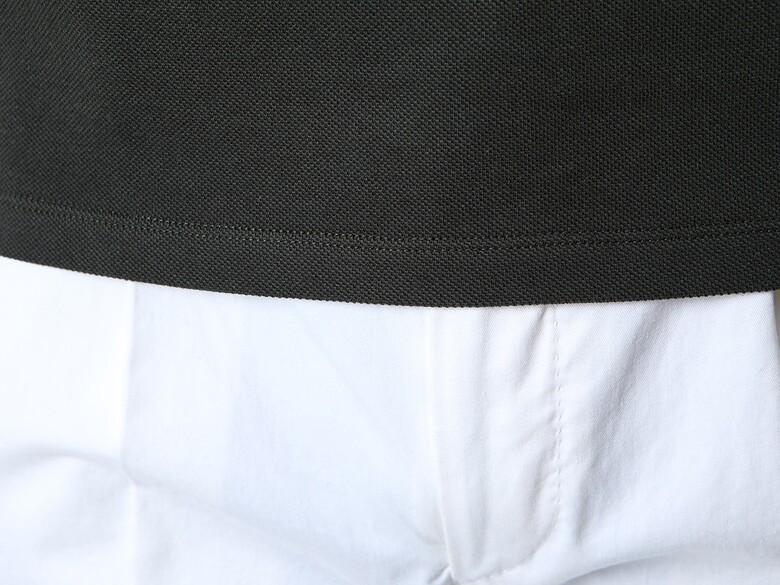 반팔 티셔츠 디테일 강조컷