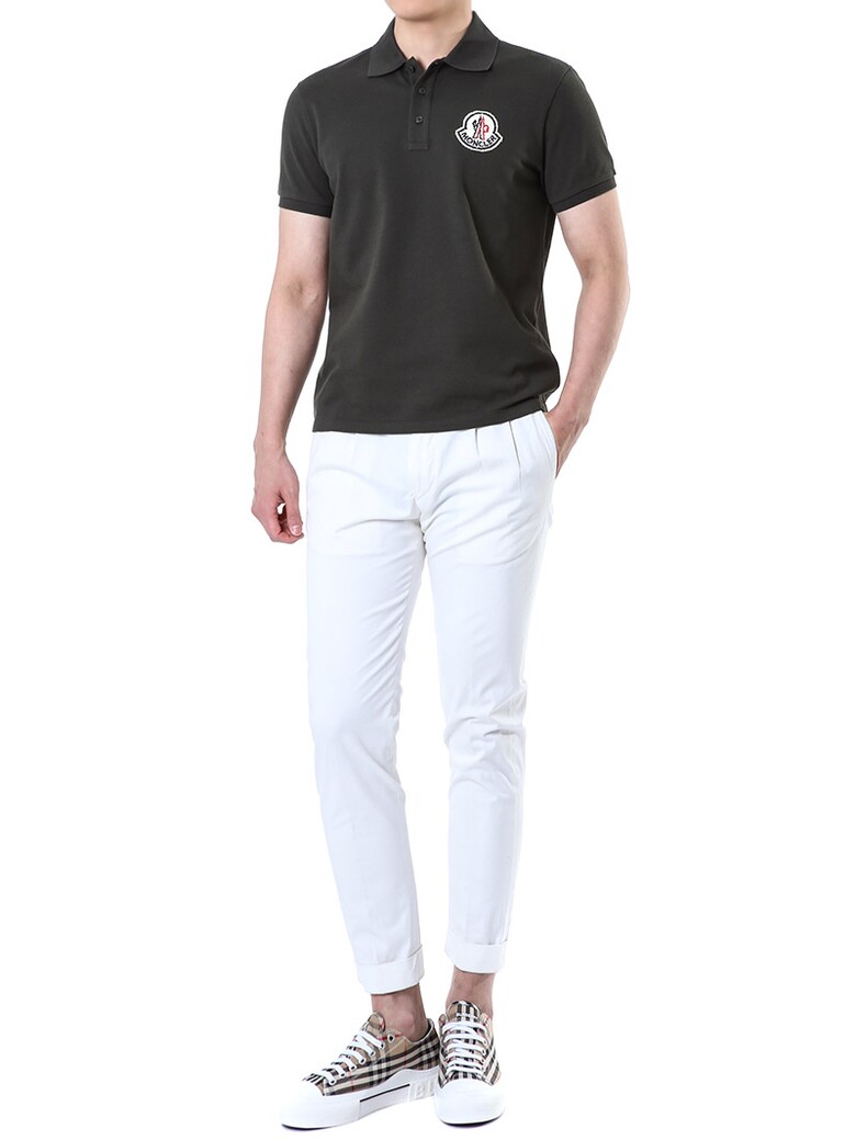 반팔 티셔츠 정면 스타일컷