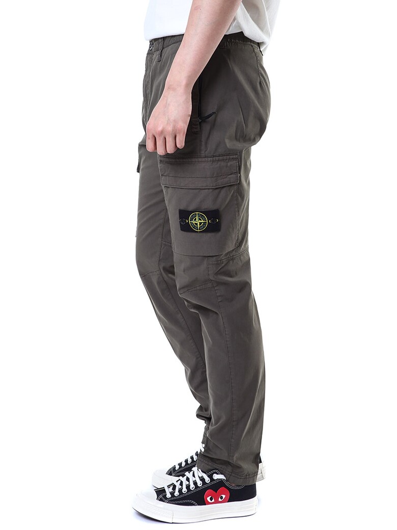 스톤아일랜드 와펜패치 카고 팬츠정면 착용컷