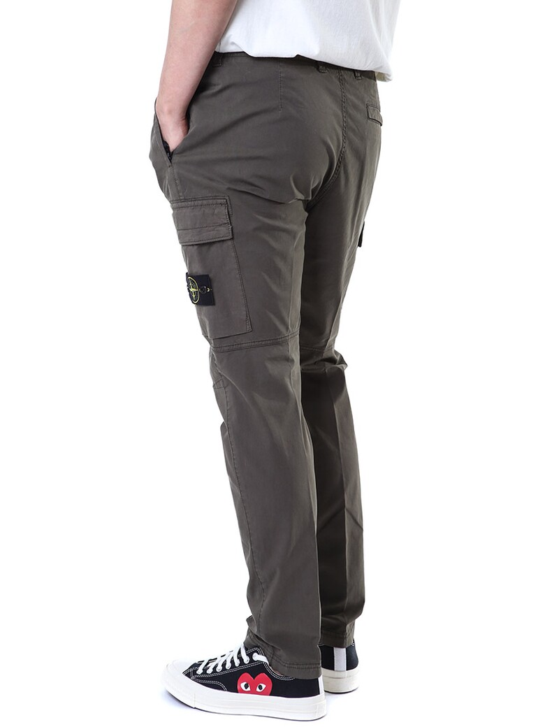 스톤아일랜드 와펜패치 카고 팬츠정면 확대컷