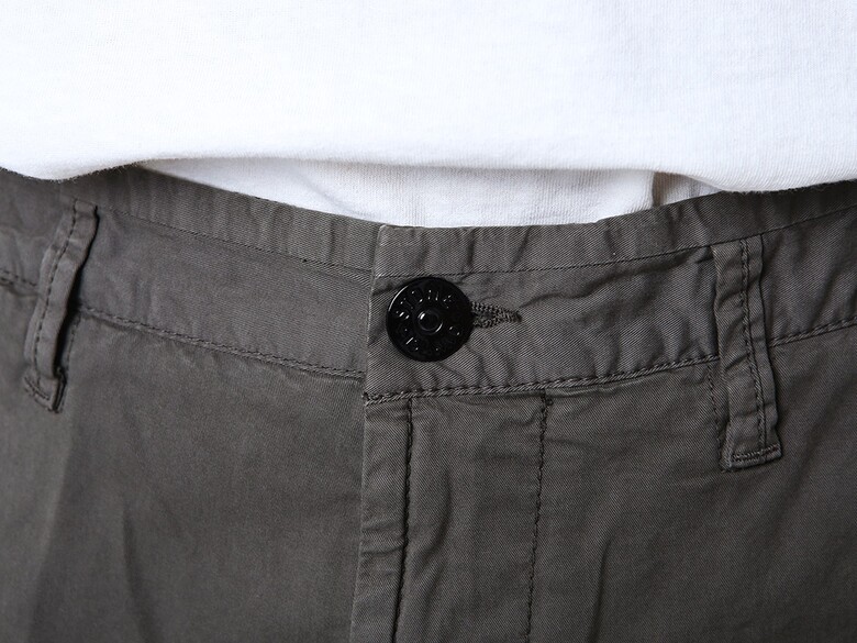 스톤아일랜드 와펜패치 카고 팬츠라벨 정보컷