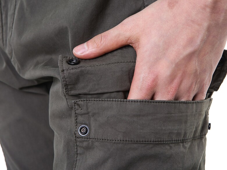 스톤아일랜드 와펜패치 카고 팬츠후면 착용컷