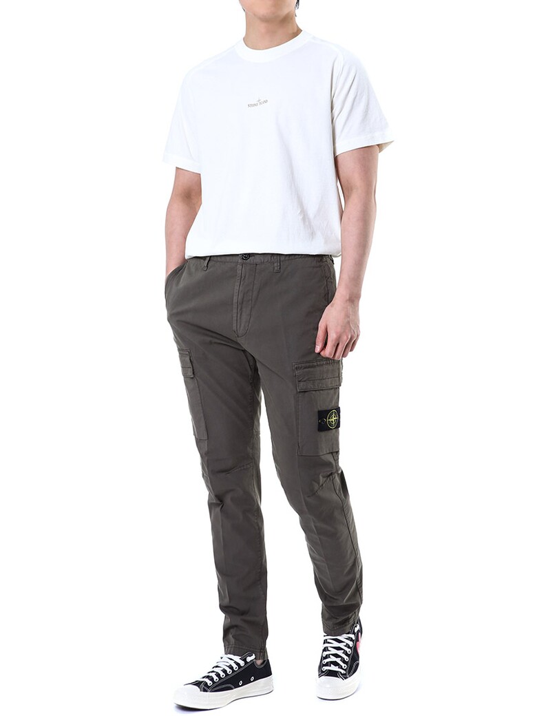 스톤아일랜드 와펜패치 카고 팬츠소매 확대컷