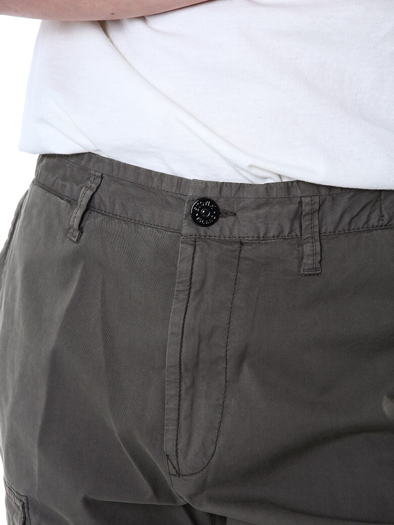 스톤아일랜드 와펜패치 카고 팬츠텍스처 강조컷