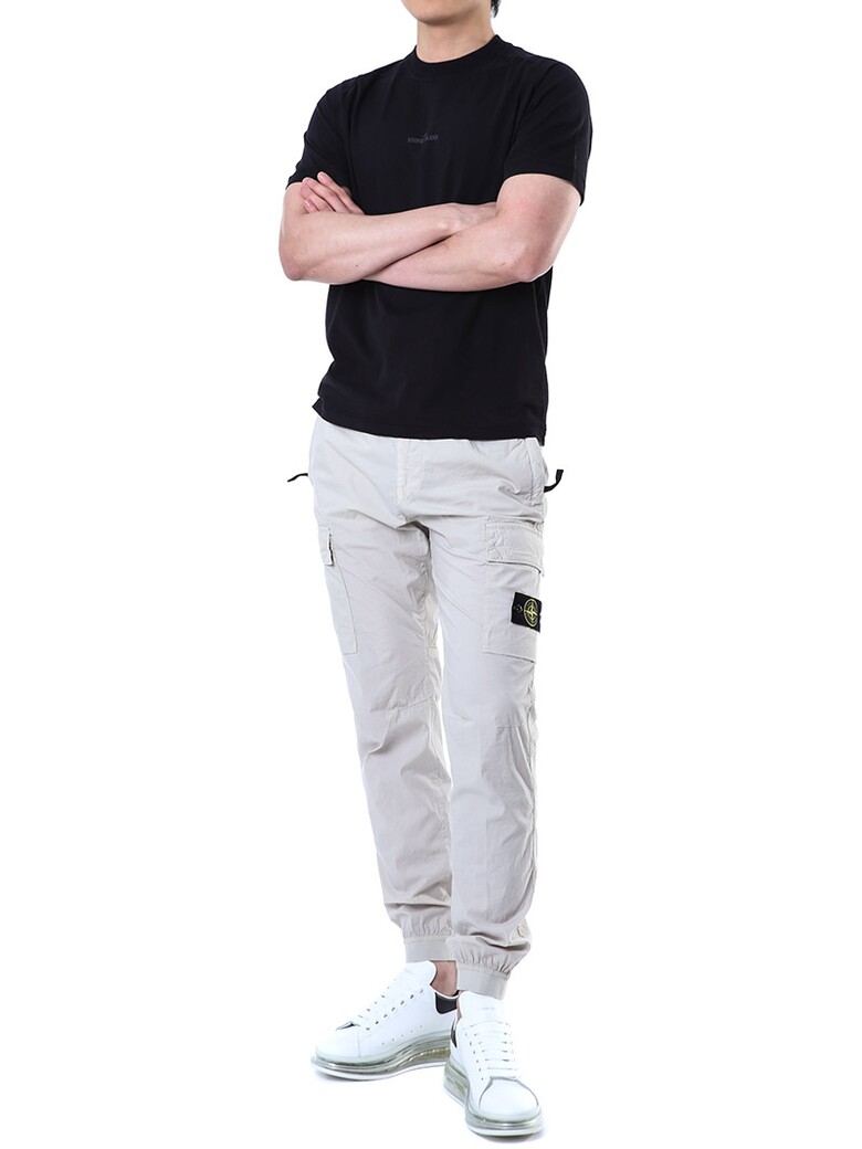 반팔 티셔츠 정면 스타일컷