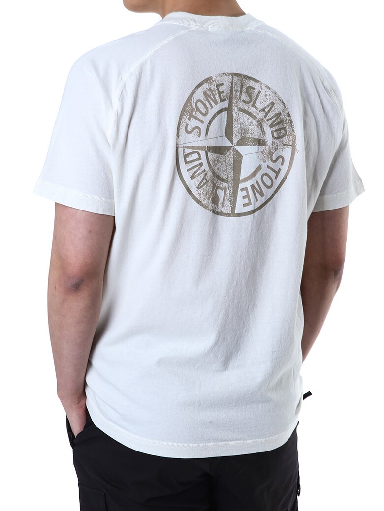 반팔 티셔츠 정면 스타일컷